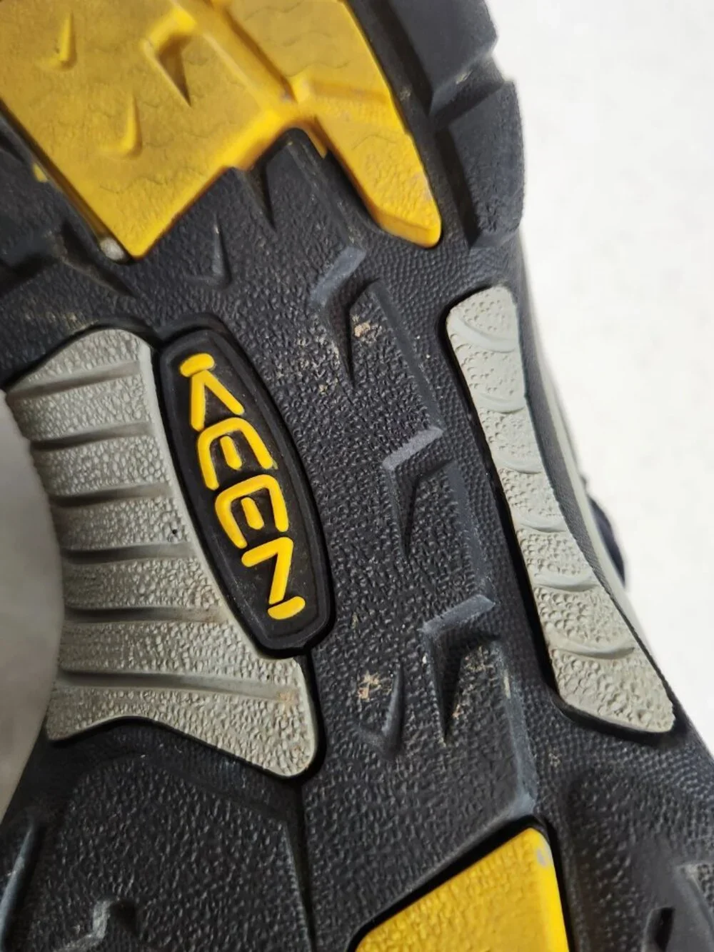 KEEN Newport H2 Sandals Black Style 1001907 Men Size 10.5 Preowned excellent